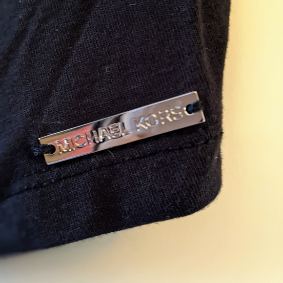 Sleeveless Draped Blouse - Picture 4 of 4